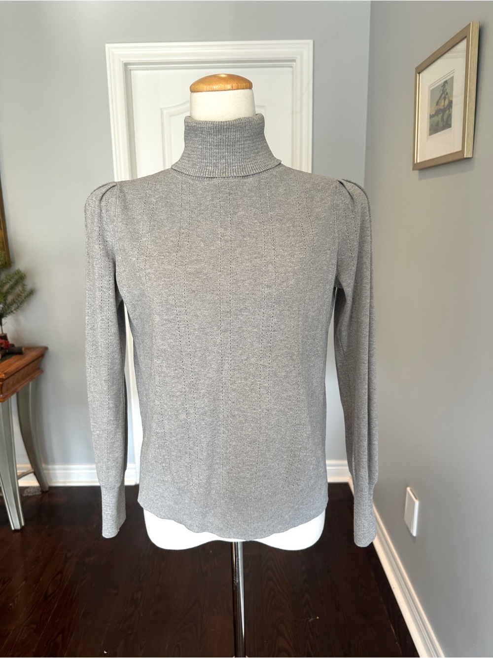 ANN TAYLOR Silk-Blend Gray Ribbed Turtleneck Sweater - Size M